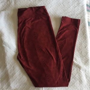 LulaRoe Tall and Curvy Leggings Dark Red Print